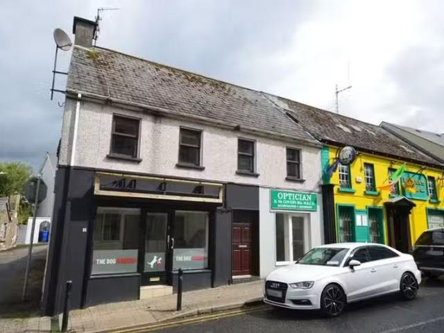 Commercial Units on Ground Floor and First Floor Apartment M.