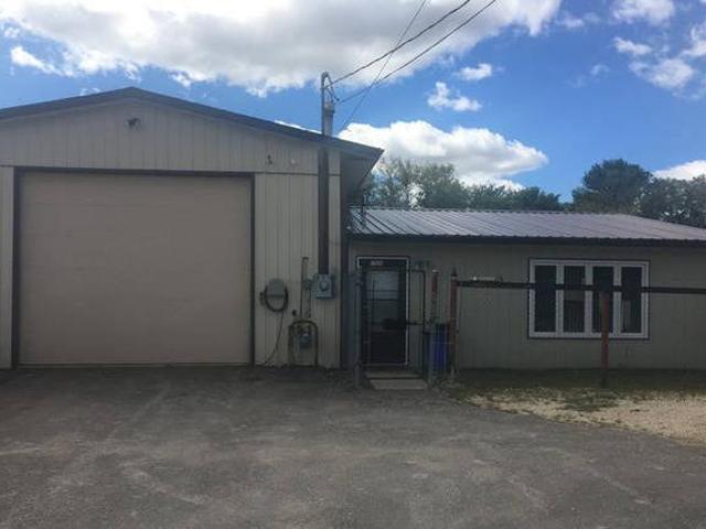 Commercial workshop c w attached suit N Selkirk MB for lease