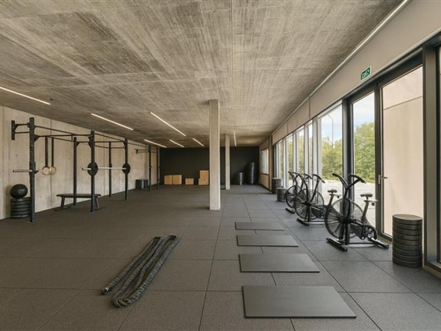 Geschäft, Bar/Restaurant oder Cross Fit mit Terrasse zu mieten in Renens