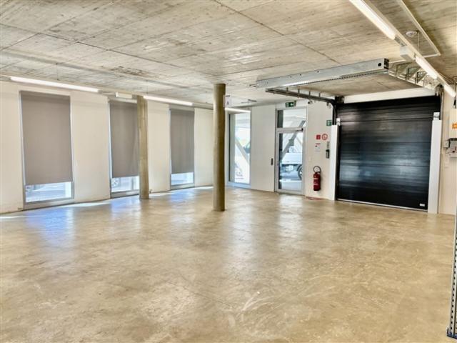 Vaud Lagerraum, 250 oder 400 m², Showroom Depot zu mieten En Budron Mont sur Lausanne