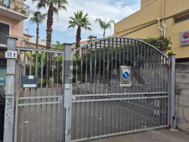 Commerciale Altro in vendita a Acireale, Guardia