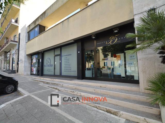 Commerciale Altro in vendita a Matera, Semicentro Nord