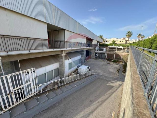 Commerciale Altro in vendita a Siracusa, Pizzuta