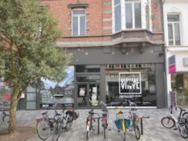 COMMERCIEEL GELIJKVLOERS +MEZZANINE 520 M2