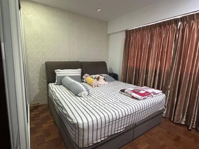 Common Bedroom – Executive Maisonette Near Lakeside MRT