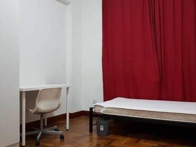 Common Bedroom Parc Oasis Condo, opp Chinese Garden MRT station