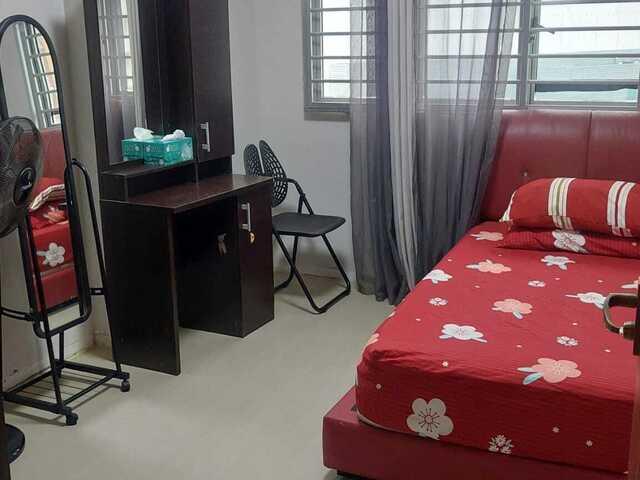Common Room @ Woodlands Crescent 780C! SINGLE LADY OWNER!