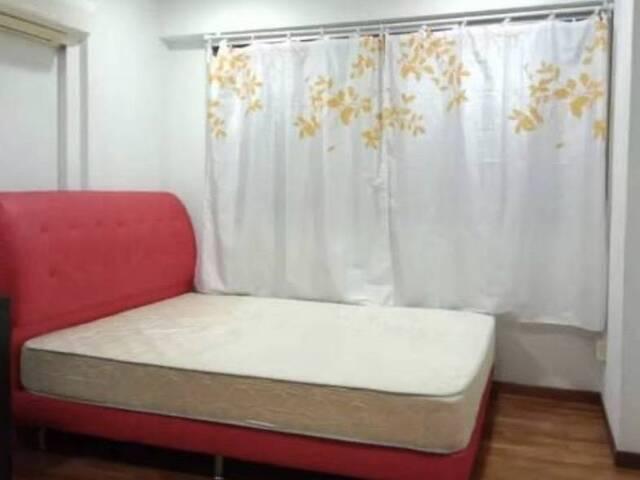 Common room at 414 Choa Chu Kang avenue 4 for rent! Aircon wifi!