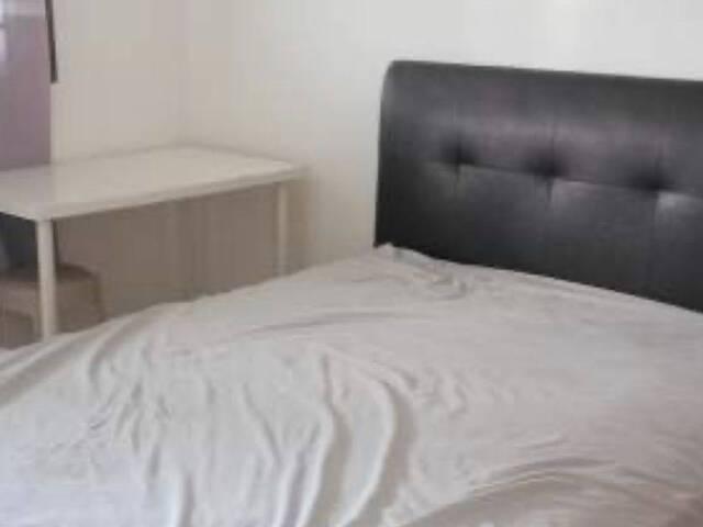 Common room at 429 woodlands street 41 for rent! Wifi available!