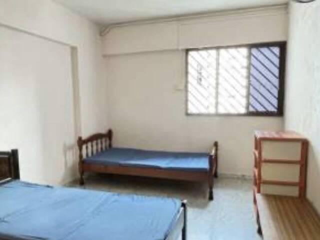 Common room at 449 Jurong West street 42 for rent! Wifi available!