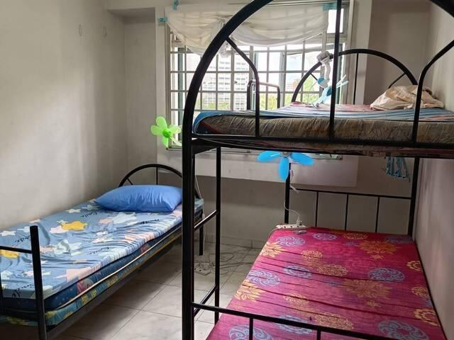 Common room at 458 Choa Chu Kang avenue 4 for rent! Wifi available! Cooking allowed!