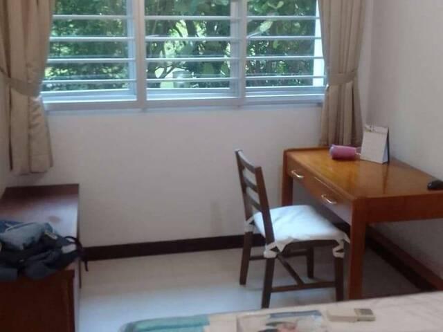 Common room at 470c upper serangoon crescent for rent! Aircon wifi!