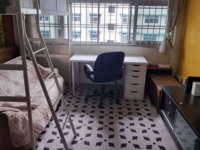 Common room at 542 Choa Chu Kang street 52 for rent! Wifi available!