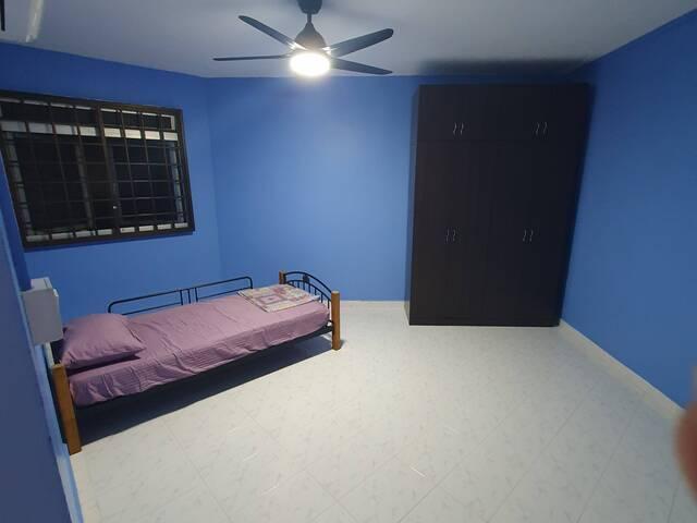 Common room at 566 hougang street 51 for rent! Aircon wifi!