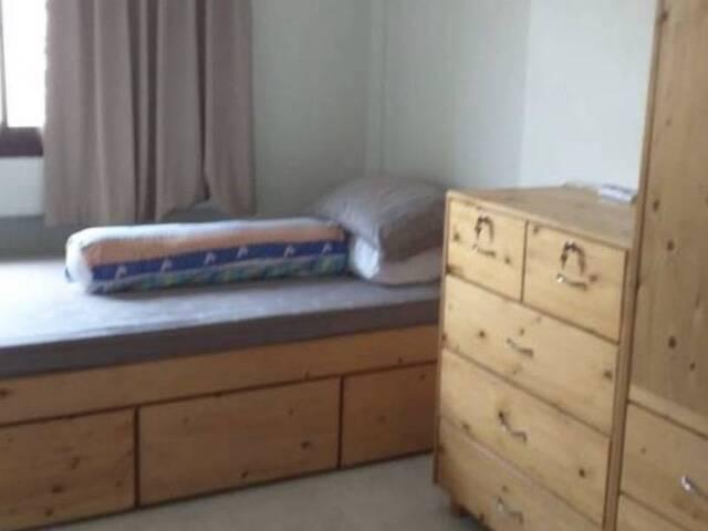 Common room at 643 woodlands ring road for rent! Wifi available!