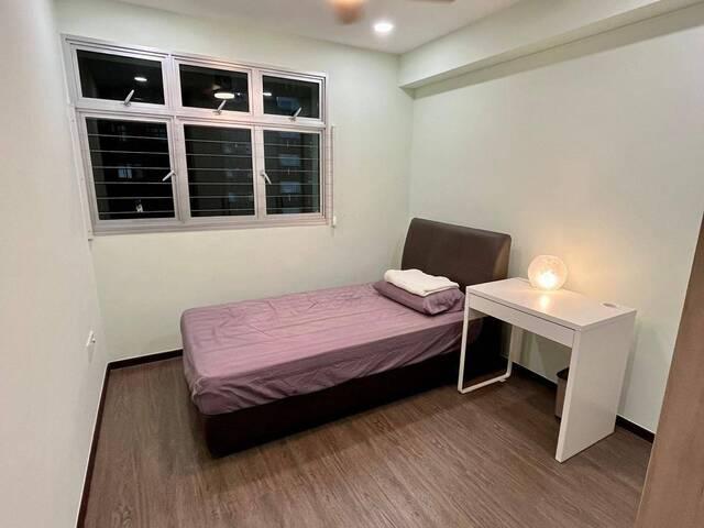 Common room at 70c Telok Blangah heights for rent! Aircon wifi!