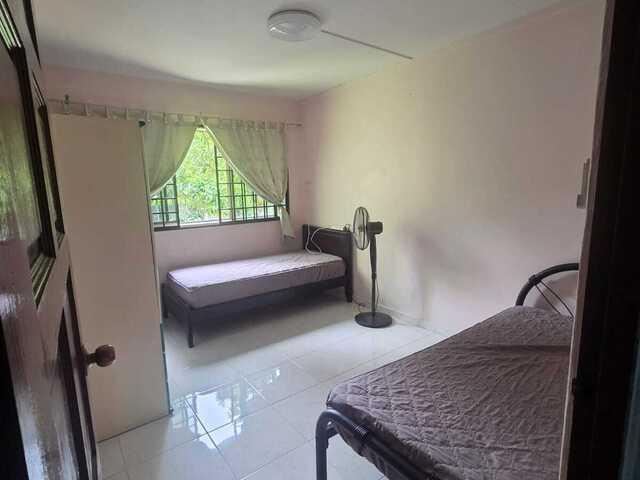 Common room at 830 woodlands street 83 for rent! Aircon wifi!