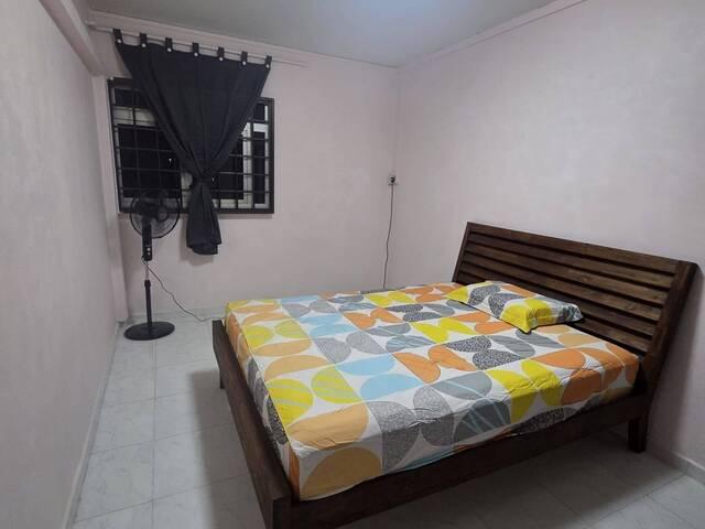 Common room at 830 woodlands street 83 for rent! Aircon wifi!