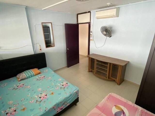 Common room at 875 tampines street 84 for rent! Aircon wifi! Cooking allowed!