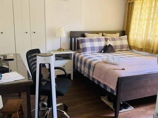 Common room at 978 Jurong West street 93 for rent! Wifi available!