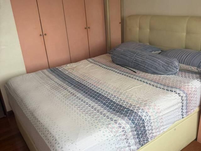 Common room at 134 jalan Bukit Merah for rent! Aircon wifi!