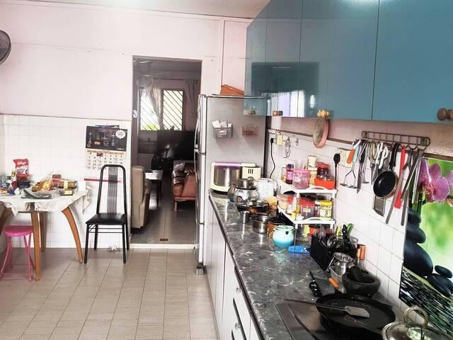 Common room at 201D Tampines Street 21, no agent fee