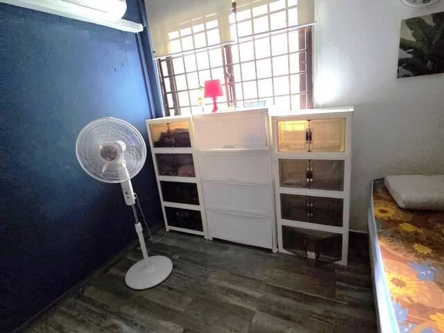 Common room at 207 Yishun Street 21, female or married couple only no agent fee