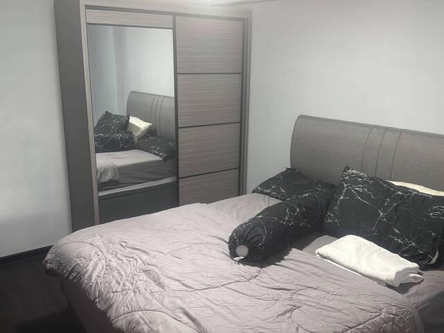 Common room at 210 jurong east street 21 for rent! Aircon wifi!