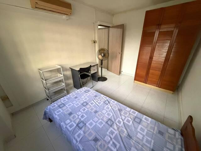 Common room at 236 Jurong East street 21 for rent! Wifi available!
