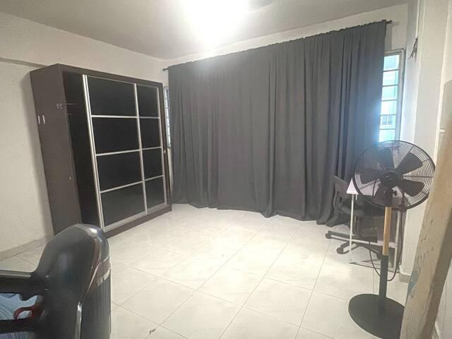 Common room at 270 Yishun Street 22. No Agent Fee
