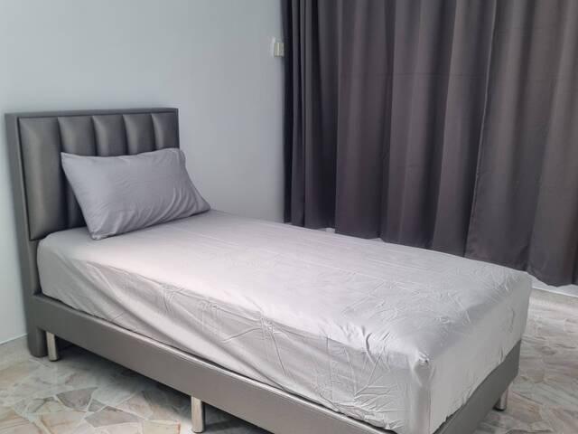 Common room at 285 tampines street 22 for rent! Aircon available!