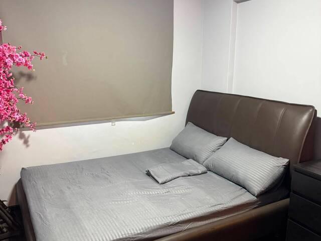 Common room at 295c compassvale crescent for rent! Aircon wifi!