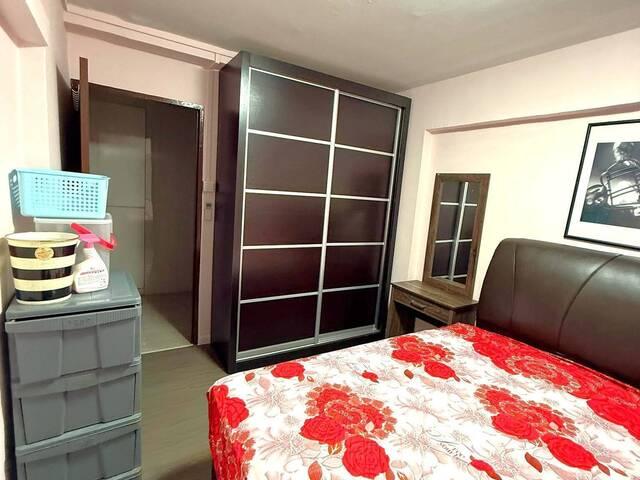 Common room at 329 Bukit Batok Street 33. No Agent Fee