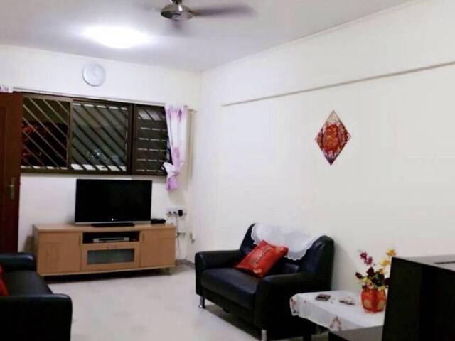 Common room at 339 Jurong East Avenue 1 for rent! Wifi available!