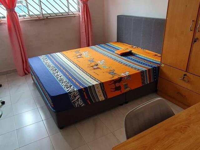 Common room at 358 Bukit Batok street 31 for rent! Aircon wifi!