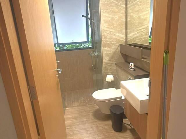 Common room at The Jovell. Own Bathroom! no agent fee