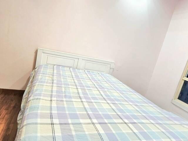 Common room at Yishun Emerald for rent! Aircon wifi!