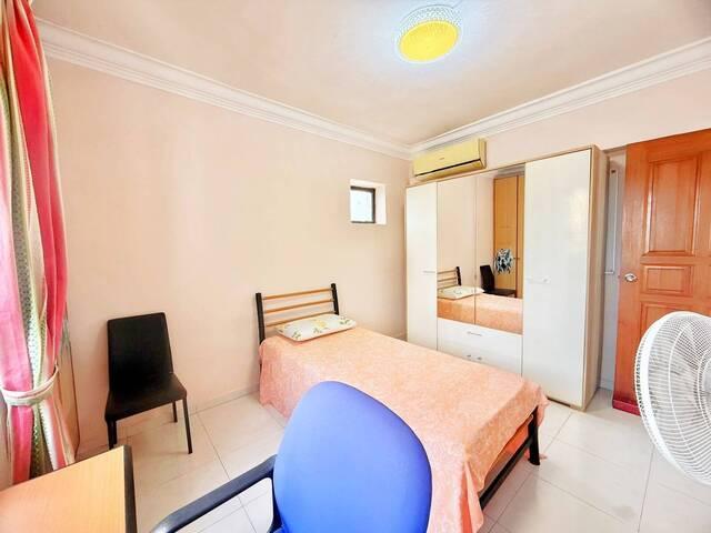 Common room at Blk 109 Hougang Avenue 1, Single Female only No agent fee