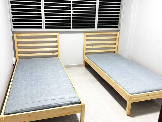 Common room at Blk 11 Pine Close, Female only no agent fee