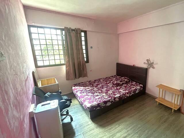 Common room at blk 126 Yishun Street 11. Near to Yishun MRT! no agent fee