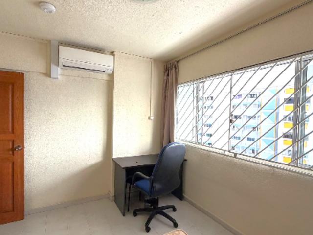 Common room at Blk 223 Bukit Batok East Avenue 5, no agent fee