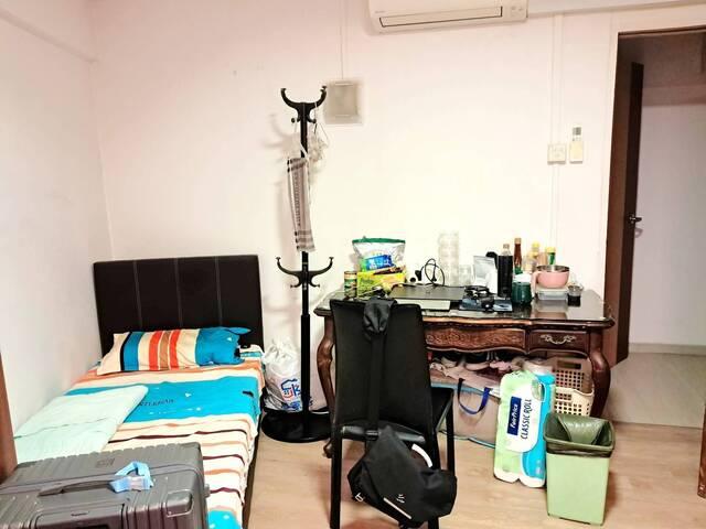 Common room at Blk 234 Jurong East Street 21,Near to Chinese Garden MRT no agent fee