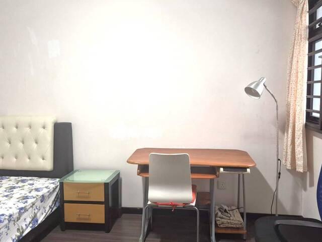 Common room at Blk 315A Ang Mo Kio Street. Near to Ang Mo Kio MRT! NO AGEN T FEE