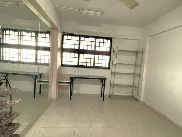 Common room at Blk 352 Hougang Avenue 7, Female Or Couple NO AGENT FEE