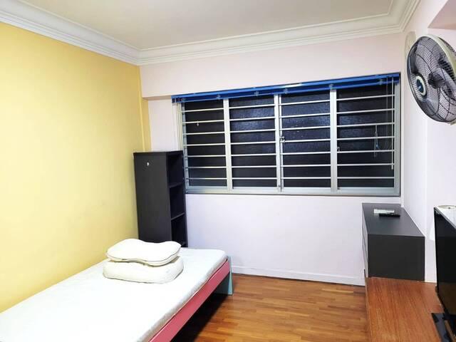 Common room at Blk 7A Commonwealth Avenue