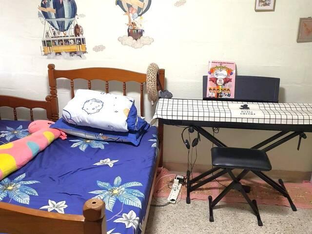 Common. room at Blk 49 Whampoa South, Female Only no agent fee