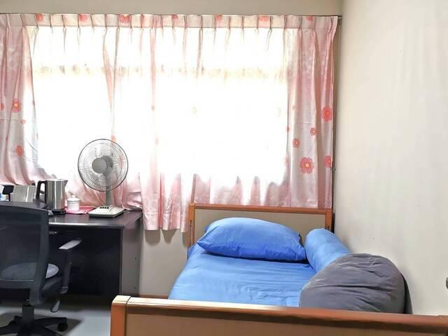 Common room at Blk 817B Keat Hong Link. Single Pax Only no agent fee