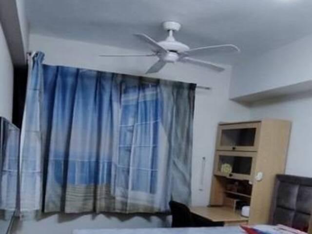 Common room at Palm Gardens for rent! Aircon wifi!
