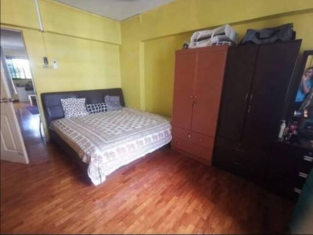 common room available in tampines walkable 7mints from mrt. contact 8418.