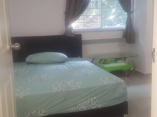 Common room Bendemeer Kallang near BOON KENG MRT for $800 with a/c